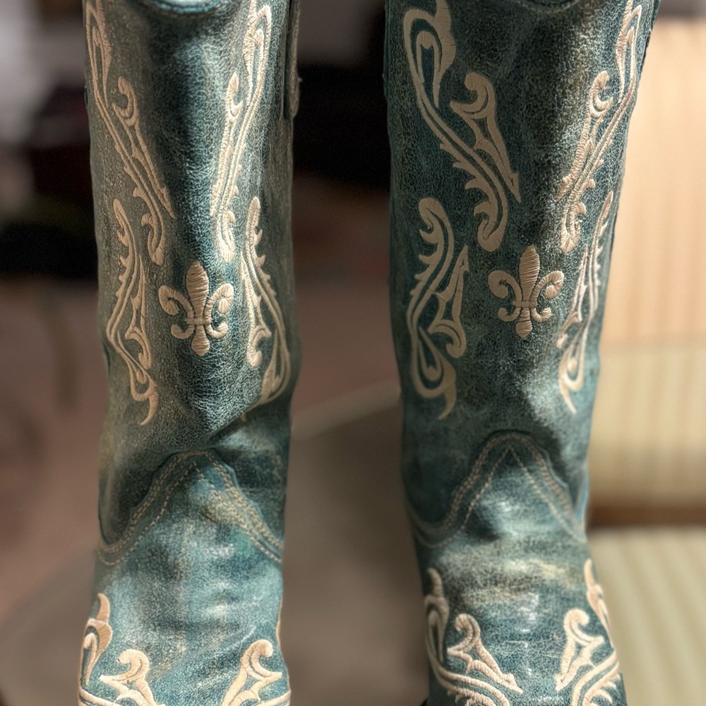 Corral Western Boots with Embroidered Design Size 9